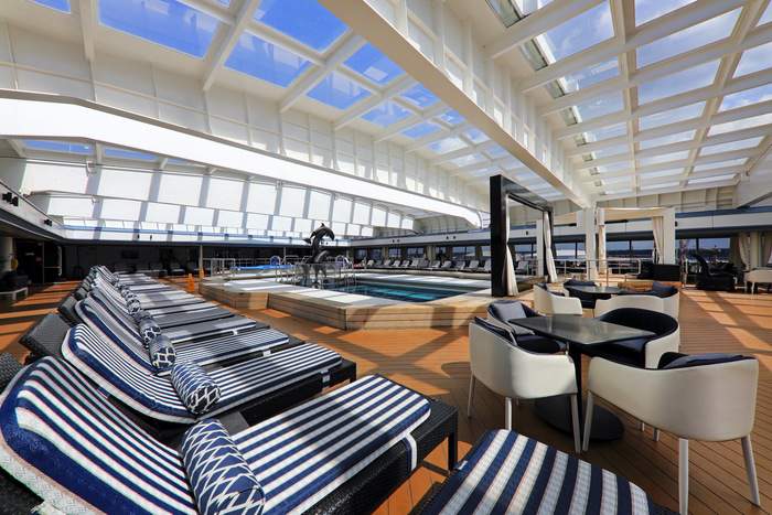 Nicko Cruises Vasco Da Gama Lido Bar 3.jpg